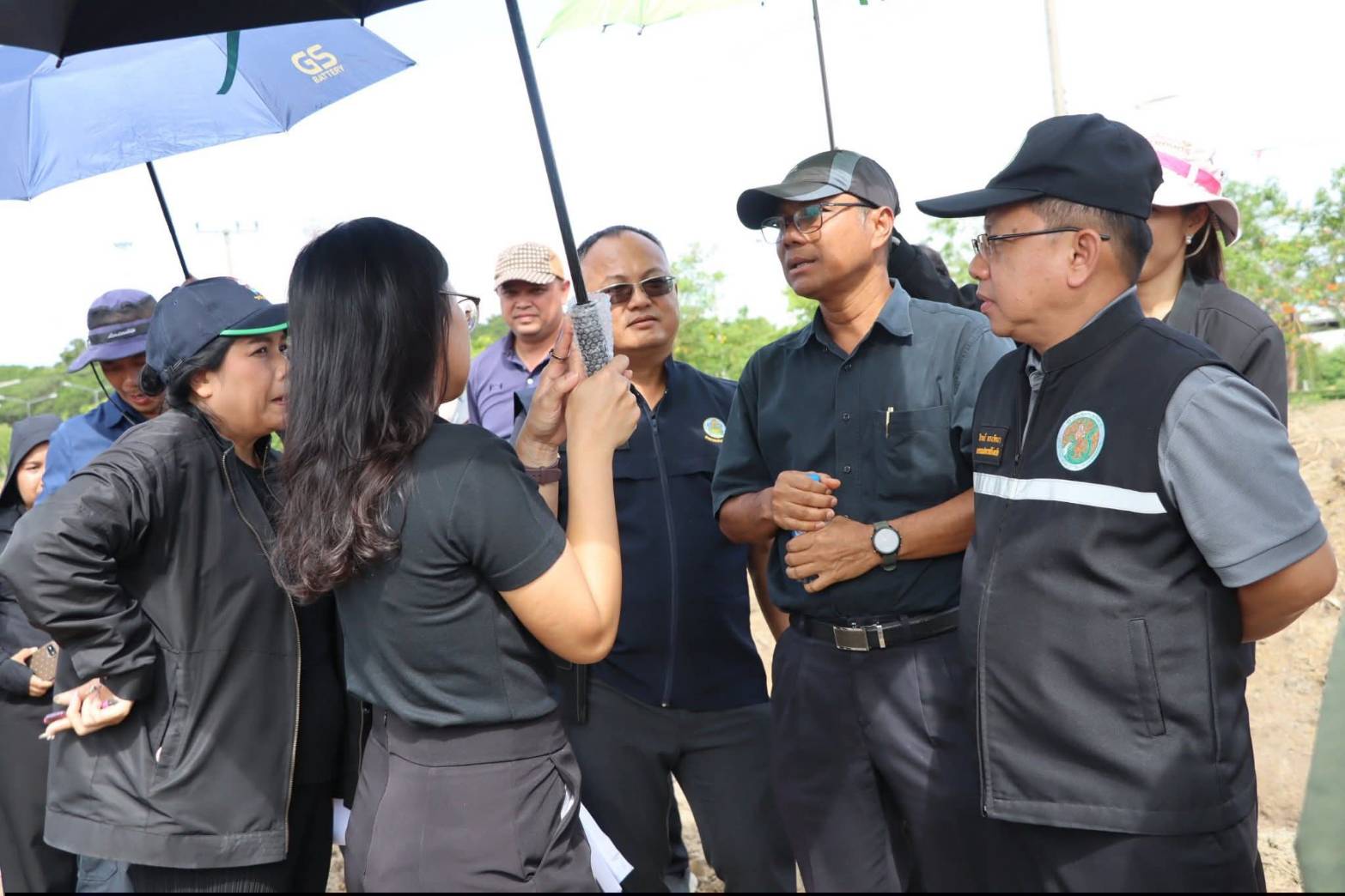 title - สำนักแผนงานและโครงการพิเศษ กระทรวงเกษตรและสหกรณ์ ร่วมกับผู้แทนหน่วยงานภายในสังกัดกระทรวงเกษตรและสหกรณ์ ประชุมติดตามความคืบหน้าและลงพื้นที่แปลงนาภายในศูนย์ส่งเสริมและพัฒนาอาชีพเสริมนอกภาคการเกษตร
